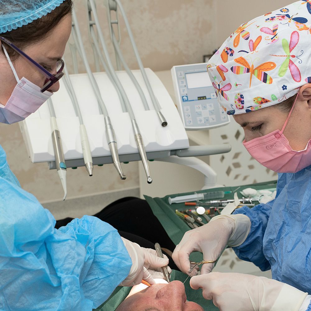 servicii+chirurgie+dentara+ploiesti.jpg
